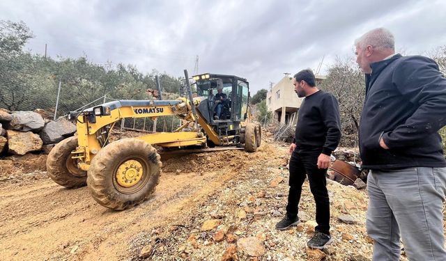 Silifke ilçesinde sağanaktan etkilenen mahallelerde temizlik çalışmaları sürüyor