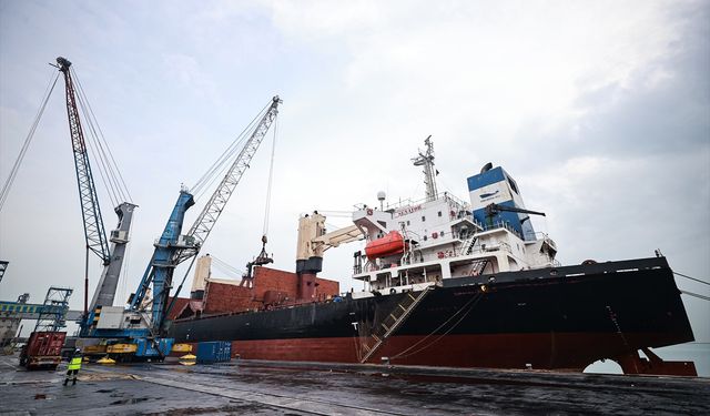 Sudan'a çadır ulaştıracak ikinci yardım gemisi Mersin'den yola çıktı