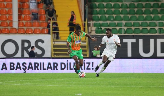 Trendyol Süper Lig: Alanyaspor: 0 - Antalyaspor: 0 (İlk yarı)