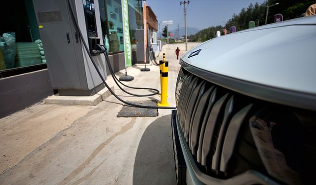 Türkiye'de trafiğe kayıtlı elektrikli otomobil sayısı 350 bine yaklaştı