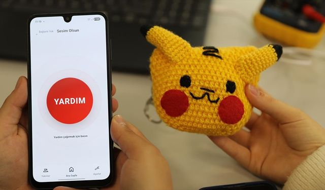 Üniversite öğrencileri, kadınlar için anahtarlık şeklinde acil yardım butonu tasarladı