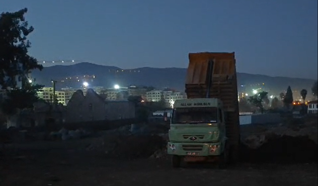 Valilik Yasakladı, Firmalar Gece Döktü: Tarihi Kilise Çevresi Moloz Altında