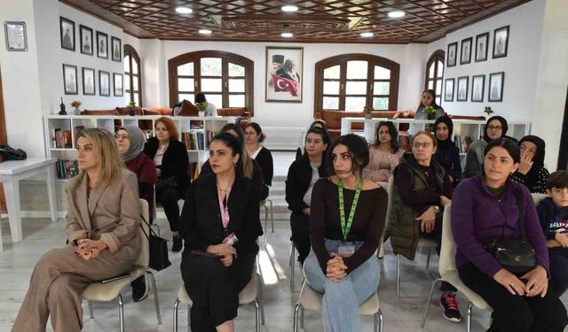 Zübeyde Hanım Kadın Eğitim ve Sosyal Tesisi'nde kadın sağlığı konuşuldu