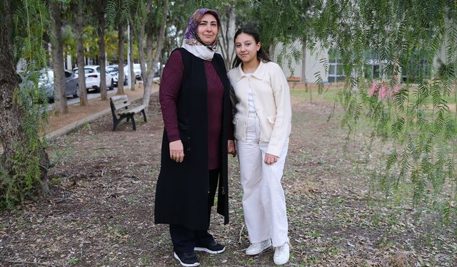 6 ŞUBAT DEPREMLERİNİN ÜÇÜNCÜ YILI - Ailesini kaybettiği enkazdan 160. saatte kurtarılan Aysima protezle yürümeye başladı