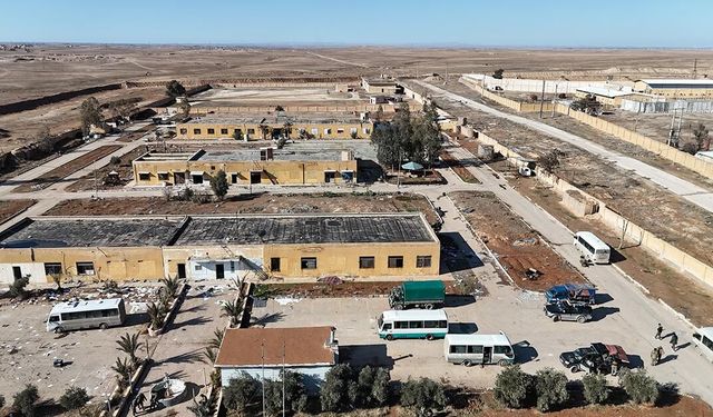 AA, terör örgütünün DEAŞ mensuplarını serbest bıraktığı Şeddadi'deki hapishaneyi görüntüledi