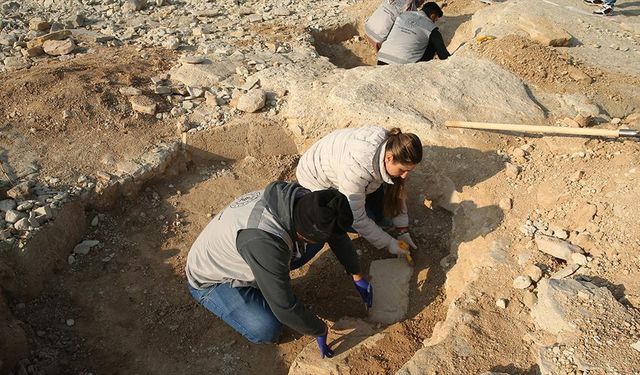 Adıyaman'da Göbeklitepe'deki 'T' taşları andıran yapılar bulundu
