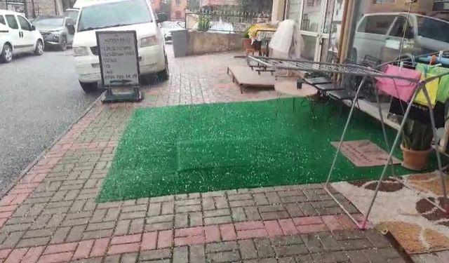 Alanya'da sağanak yağış yerini doluya bıraktı