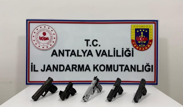 Antalya'da ruhsatsız silah operasyonunda 4 kişi yakalandı