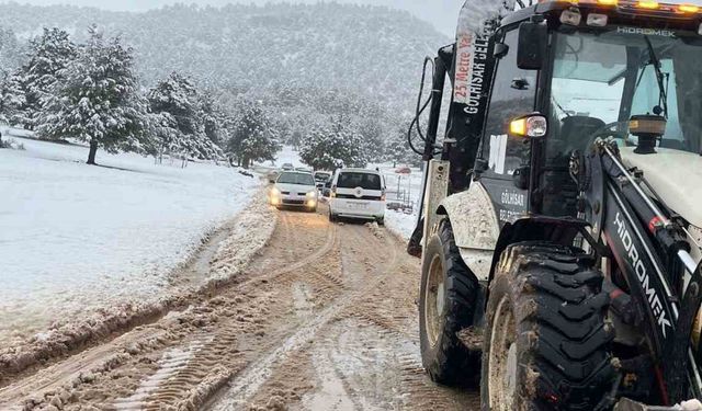Burdur'da karda mahsur kalanlar kurtarıldı