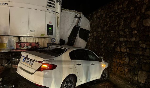 Burdur'da tır ve 2 otomobilin karıştığı kazada 1 kişi öldü, 7 kişi yaralandı