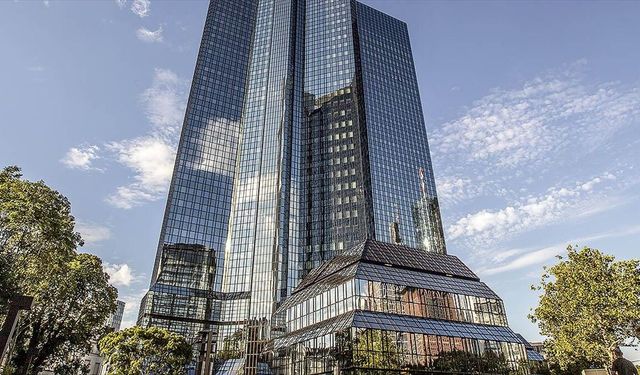 Deutsche Bankın Frankfurt ve Berlin şubelerinde 'kara para aklama' şüphesiyle arama yapıldı