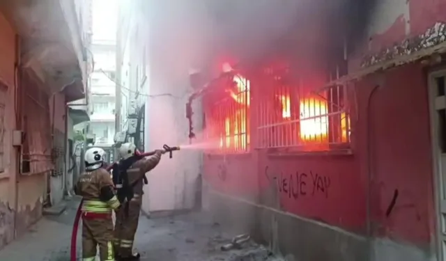 Hatay’da Kumaş Deposunda Yangın