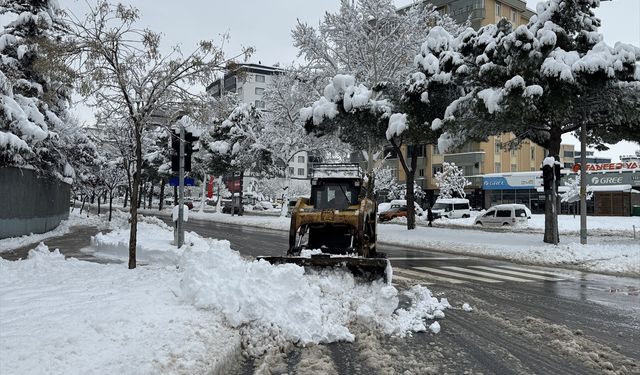 GÜNCELLEME 2 - Kahramanmaraş'ta kar yağışı etkisini sürdürüyor
