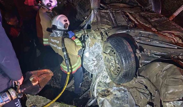 Hatay'da otomobiller çarpıştı: 2 ölü, 3 yaralı