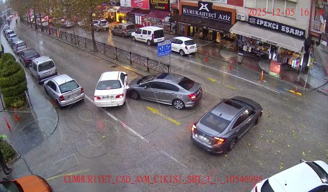 Isparta'da dikkatsiz sürücülerin neden olduğu kazalar KGYS kameralarına yansıdı