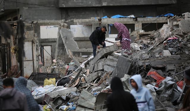 İsrail, Gazze Şeridi'ne hava ve topçu saldırılarını sürdürdü