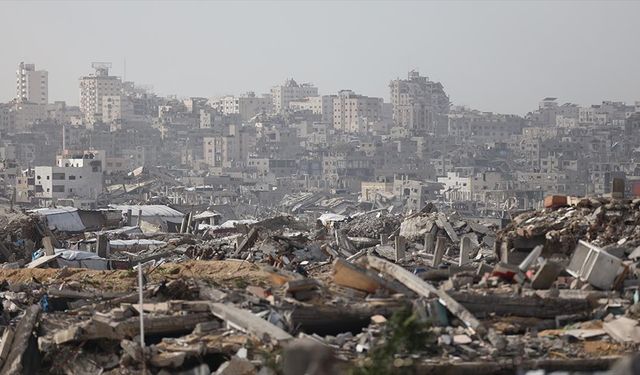 İsrail ordusu, ateşkese rağmen Gazze Şeridi'nin birçok bölgesini havadan ve topçu atışlarıyla vuruyor