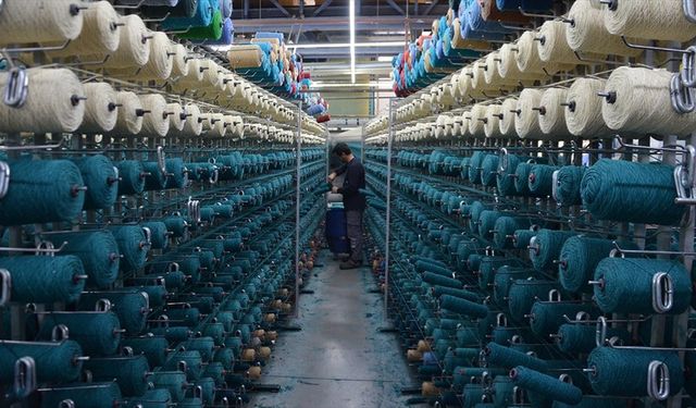 Japonya'daki Türk nişanesi Tokyo Camisi'nin yeni halıları Demirci'de dokundu