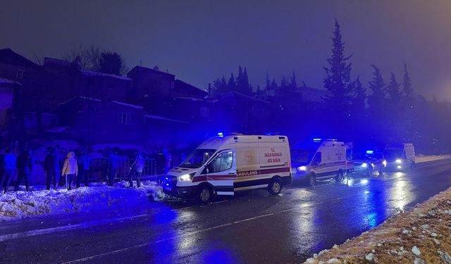 Kahramanmaraş'ta köprüden düşen otomobildeki 5 kişi yaralandı