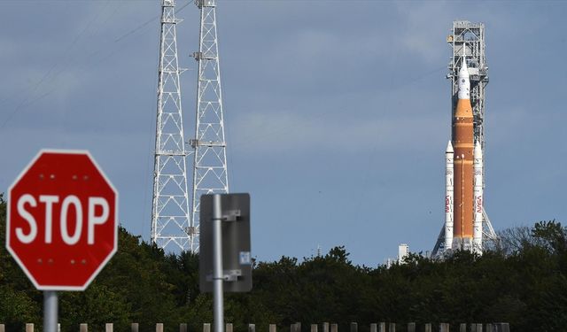 NASA, Ay'a dönüş programı 'Artemis'in fırlatılışını dondurucu soğuklar nedeniyle erteledi