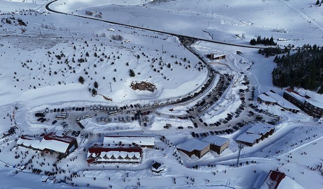 Ordu'daki Çambaşı Kayak Merkezi'nde yarıyıl tatili yoğunluğu sürüyor