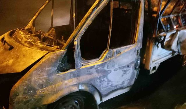 Osmaniye'de mandalina yüklü kamyonette çıkan yangın söndürüldü