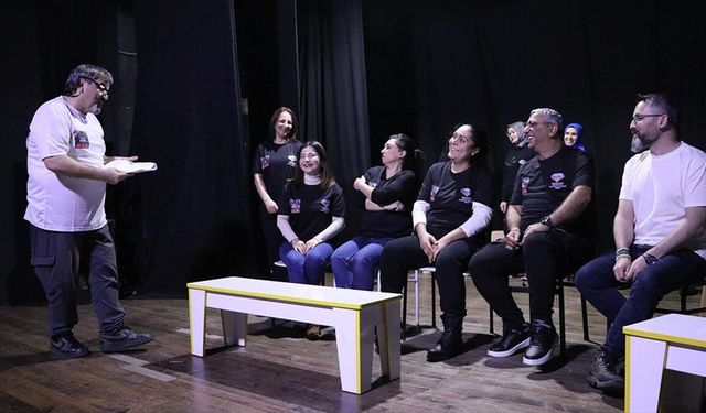 Otizmli bireylerin aileleri 'özel' çocuklar için tiyatro sahnesinde buluştu