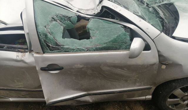 Otomobil şarampole yuvarlandı: Bangladeş uyruklu aynı aileden 1 kişi öldü, 3 kişi yaralandı