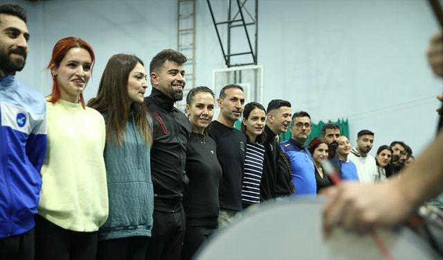 Siirt'te eğitimcilerden oluşan topluluk, kültürel değerleri halk oyunlarıyla sahneleyecek