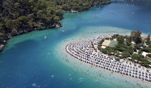 Türkiye'nin turizm geliri 2025'te 65,2 milyar dolar oldu
