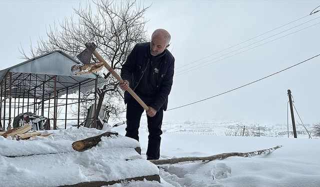 Yazın 2 bin nüfuslu köyde kışın yalnızca muhtar ve ailesi yaşıyor