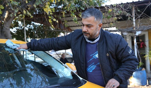 6 ŞUBAT DEPREMLERİNİN ÜÇÜNCÜ YILI - Depremde kaybettiği babasının taksisinde direksiyon sallıyor