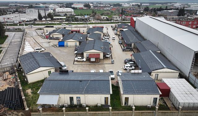 6 ŞUBAT DEPREMLERİNİN ÜÇÜNCÜ YILI - Depremlerden etkilenen Hatay'da ticari hayat geçici prefabrik çarşılarla canlandı