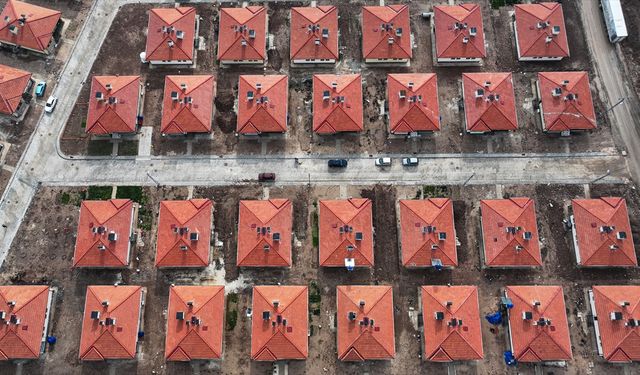 6 ŞUBAT DEPREMLERİNİN ÜÇÜNCÜ YILI - Türkiye'nin ilk 'kırsal uydu kenti' depremzedeleri güvenli konutlarla buluşturdu