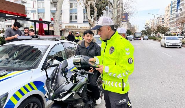 Adana'da yayalara geçiş önceliği tanımayan 38 sürücüye para cezası kesildi