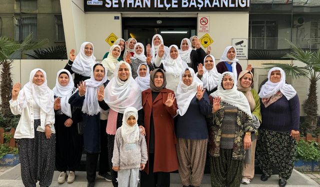AK Parti Seyhan Kadın Kolları'ndan Mihalgazi Belediye Başkanı Güneş'e destek