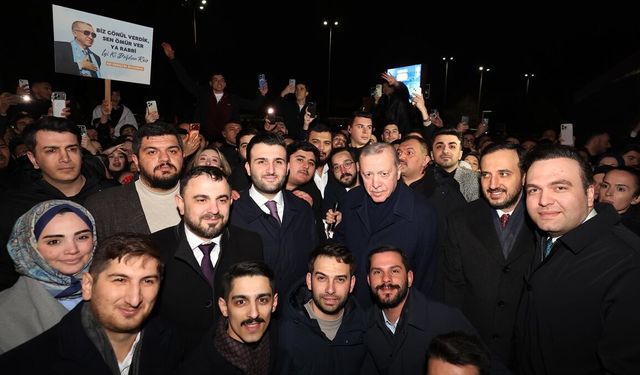 AK Parti'li gençler Cumhurbaşkanı Erdoğan'ın doğum gününü kutladı