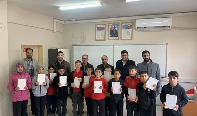 Aladağ'da öğrencilere Kur'an-ı Kerim hediye edildi