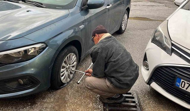 Alanya'da araçların lastiklerini kesen, tuvalete zarar verip, marketten yiyecek ve içecek alan 3 şüpheli yakalandı