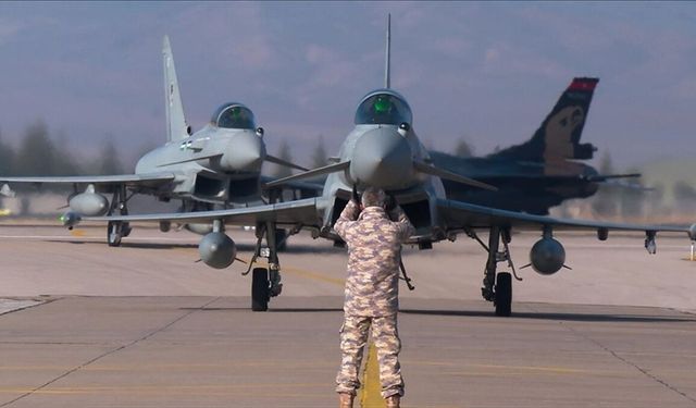 Almanya, 'Arktik Nöbeti' misyonuna ilk adımda 4 Eurofighter ile katılacak