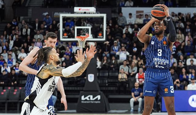 Anadolu Efes İtalya ekibi Virtus Bologna'yı 91-60 mağlup etti