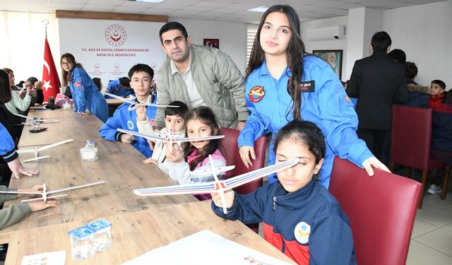 Antalya'da 'Model Uçak Yapım' etkinliği düzenlendi