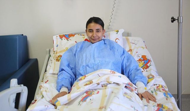 Bulantı şikayetiyle hastaneye götürülen çocuğun karnından saç yumağı çıktı