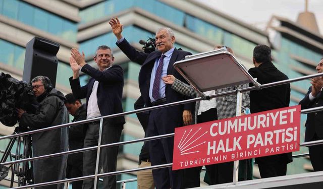 CHP Genel Başkanı Özel: 'Tutuksuz ve adil bir yargılama sürecinin yaşanmasını bekliyoruz'
