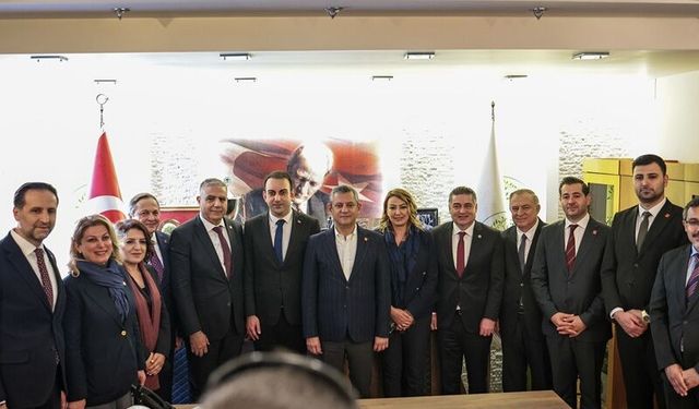 Başkan Özgün, Özgür Özel’i Defne Belediyesi’nde Ağırladı