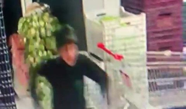 Deprem anında yaşanan panik kamerada