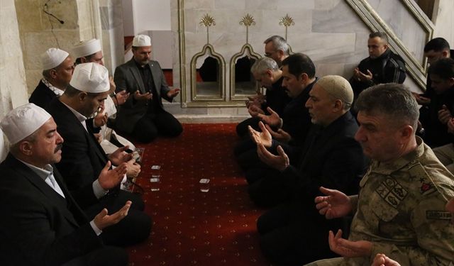 Habib-i Neccar Camisi'nde depremlerinin üçüncü yılında hatim duası yapıldı