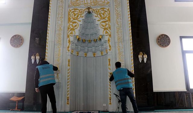 Elazığ'da yükümlüler camileri temizleyerek ramazana hazırlıyor