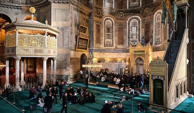 Fethin sembolü Ayasofya-i Kebir Camii'nde ramazanın manevi iklimi programlarla yaşatılacak