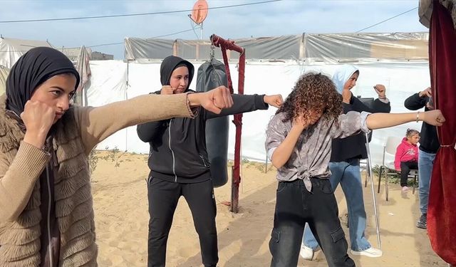 Gazze'de imkansızlıklara rağmen çadır kentte boks öğrenen kızlar şampiyonluk hedefliyor
